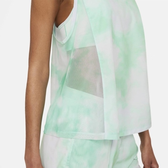 🆕 NIKE Icon Clash City Sleek Running Tank SIZE MEDIUM - Picture 3 of 13